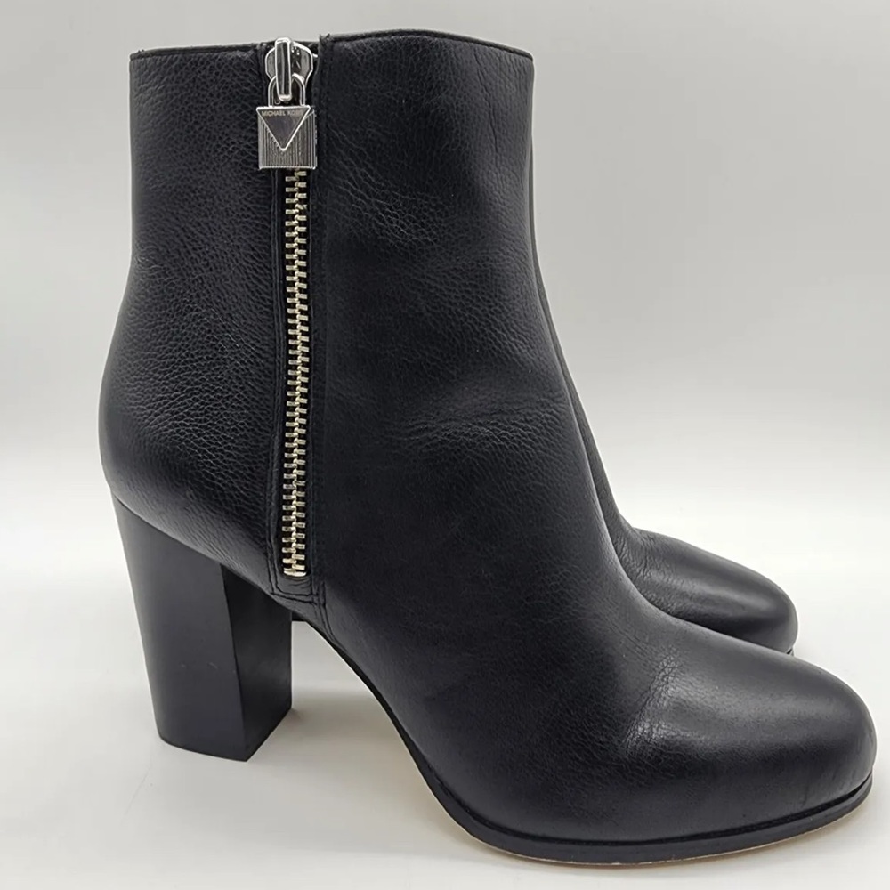 Michael Kors Sz 6 Margaret Bootie Silver Padlock Zip